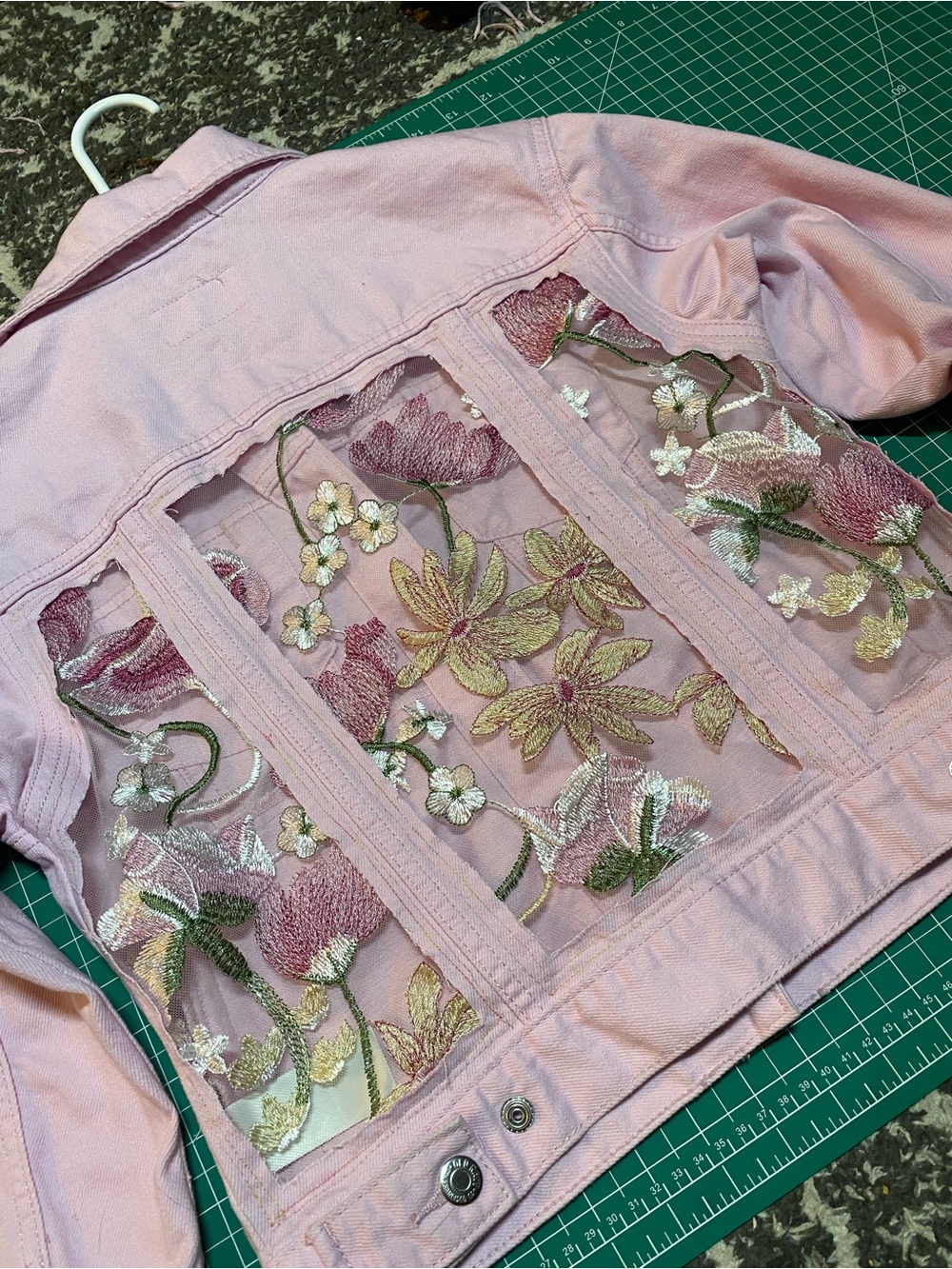 ✨UPCYCLED Girls' Light Pink Floral Embroidered Denim Jacket with Mesh Panels - Picture 5 of 5
